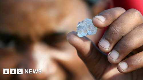 Unidentified stones spark SA 'diamond rush'