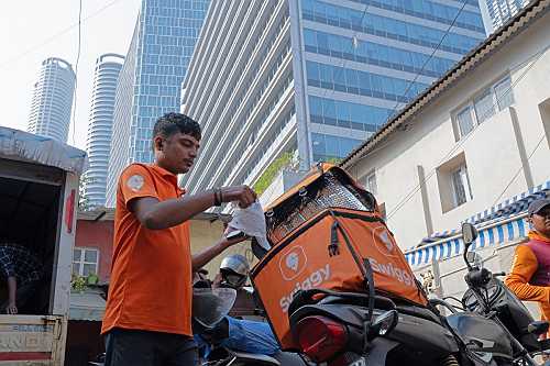 Swiggy scales 10-minute food delivery to 400 cities in quick-commerce push | TechCrunch